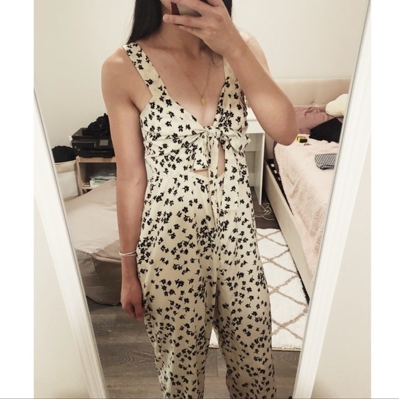 ASOS White Black Floral Tie Front Cutout Pom Pom Hem Jumpsuit Size 4 - Picture 3 of 8